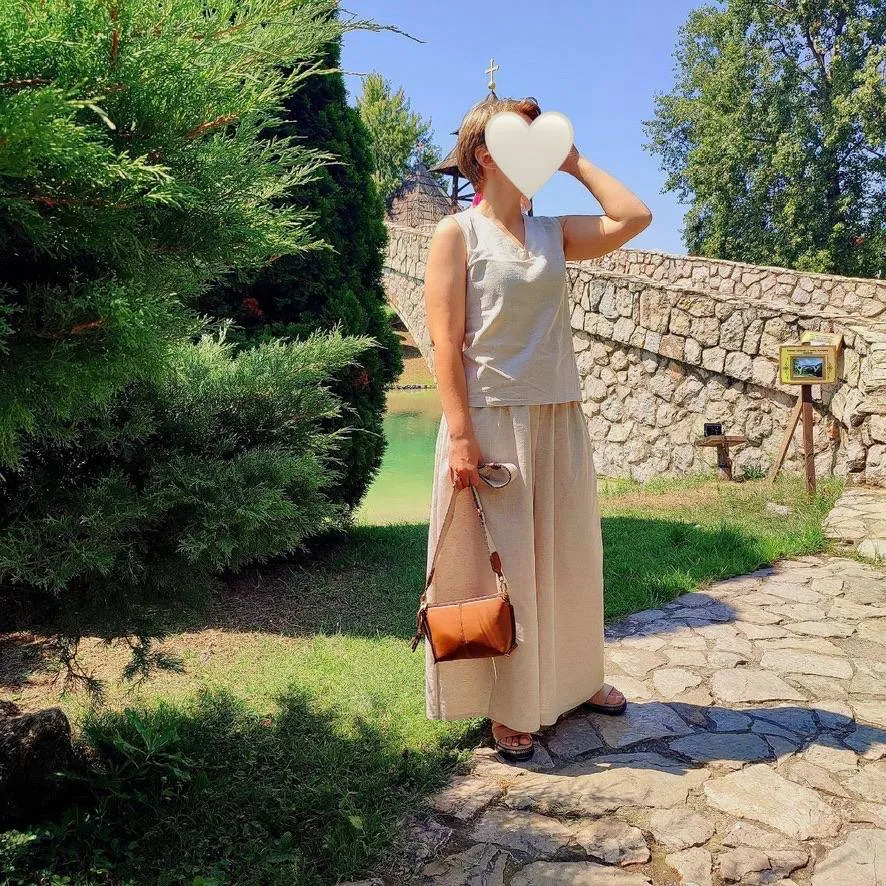 Laneni komplet: prsluk i široke pantalone